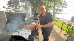 Marcus am Grillen