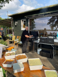 Marcus beim Grillen